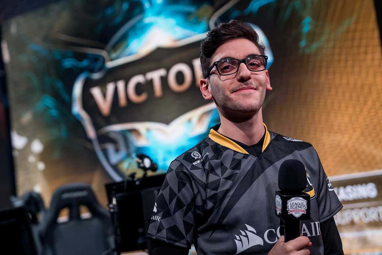 nisqy mad lions takımında+1