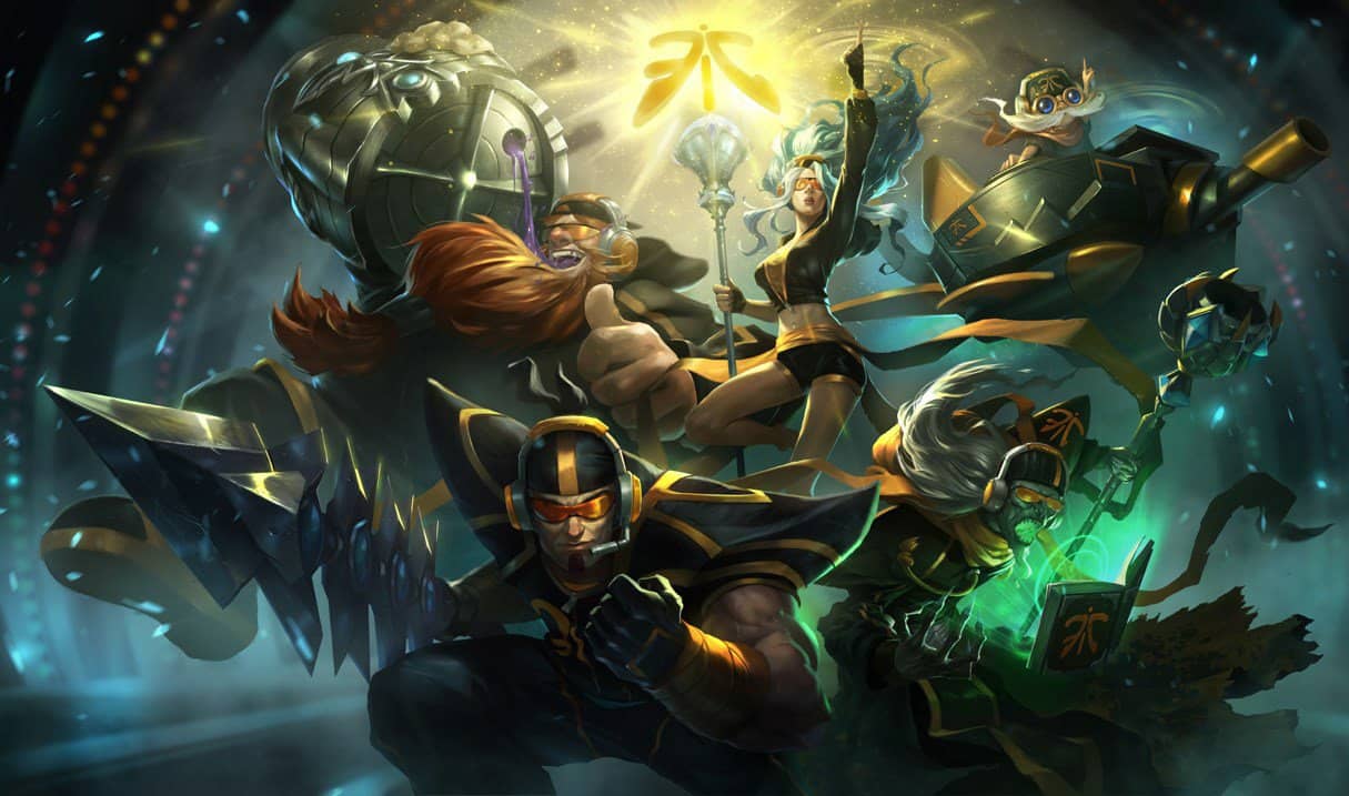 League of Legends'ta altın zırhlı Fnatic Jarvan IV kostümünün resmi tanıtım çizimi