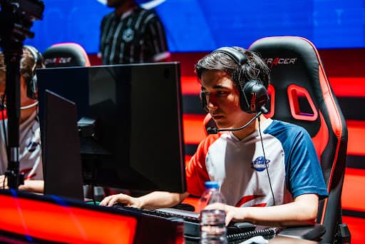 Zergsting Kimdir Hangi Takımlarda Oynamıştır Ne Kadar Kazanmıştır