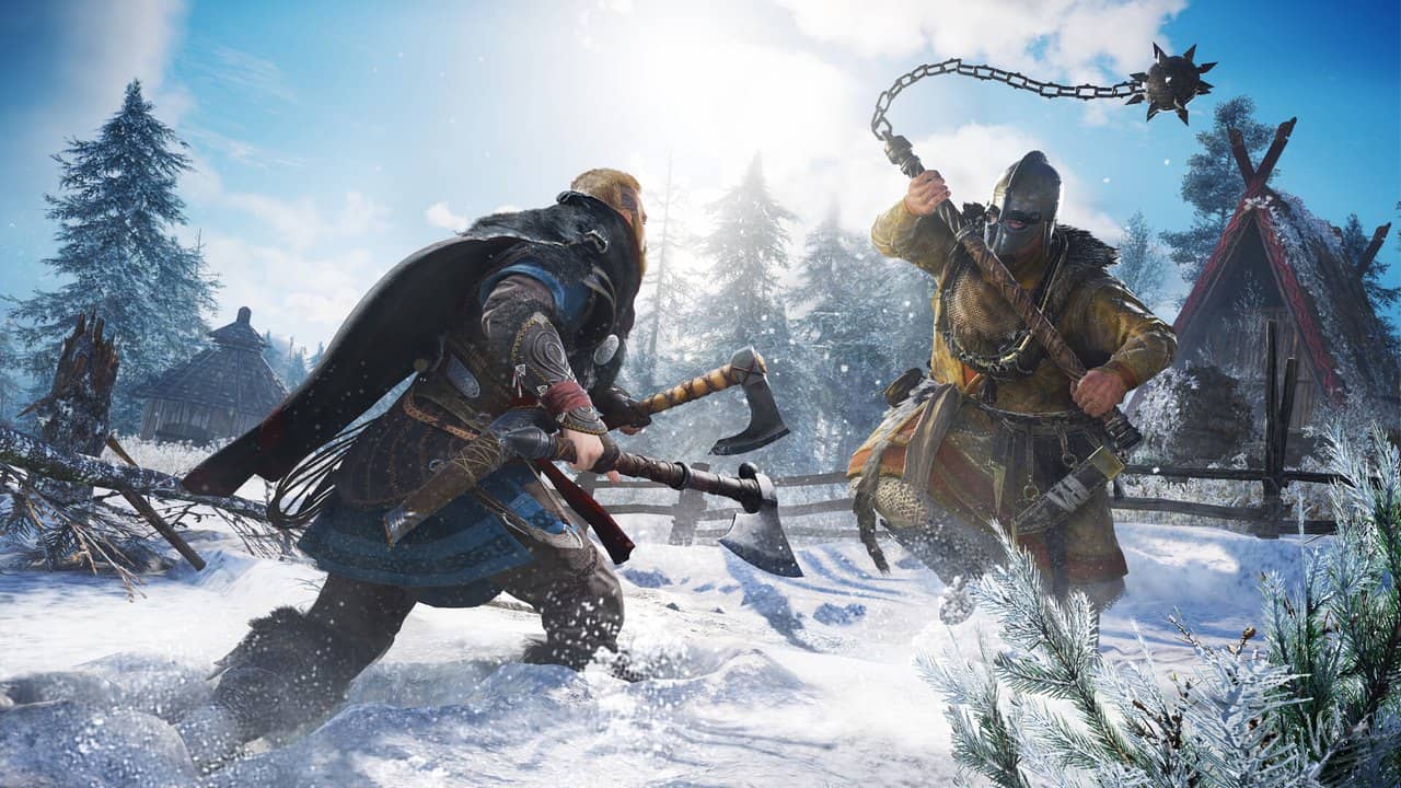 Assassin's Creed Valhalla'da karlı ormanda baltasıyla düşmana saldıran Eivor