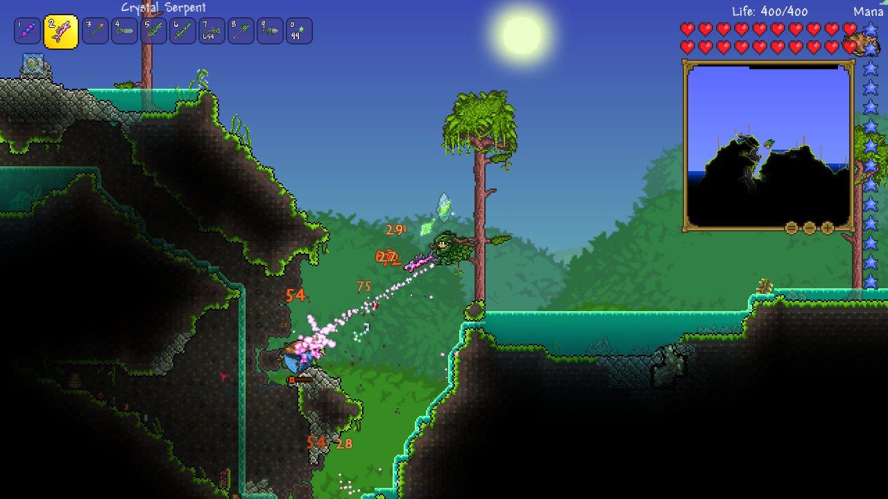 Terraria'da orman ve yer altı mağarasında keşif yapan oyuncu