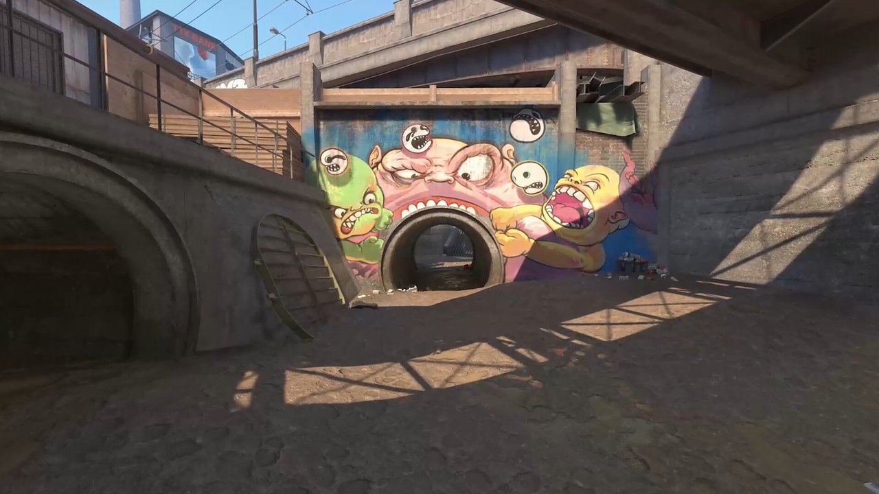 Counter-Strike 2'de grafitili bir tünel girişi