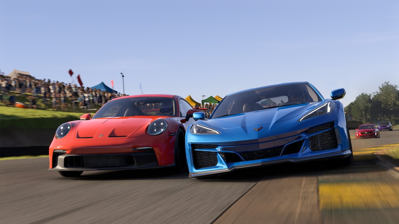 Forza Motorsport'ta yan yana yarışan kırmızı Porsche ve mavi Corvette