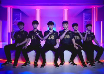 LoL Worlds 2021 Royal Never Give Up