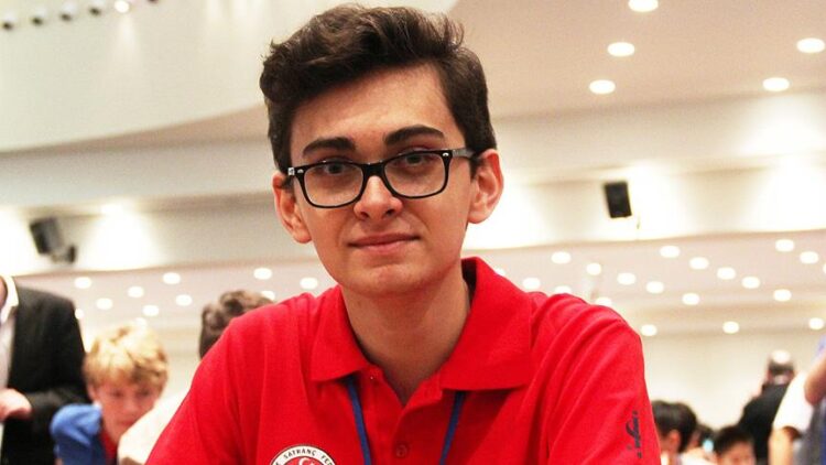 Satrançta Kimsenin Yapamadığını Deneyen Türk! Vahap Şanal Yenilmez Bilgisayara Meydan Okuyor!