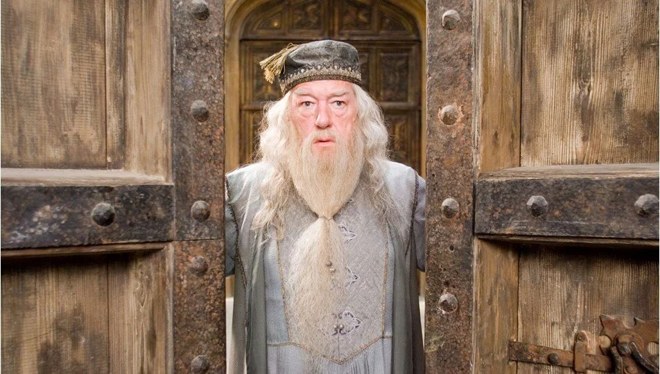 Harry Potter Evreninden Tanıdığımız Albus Dumbledore'u Kaybettik!