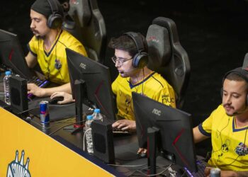 Red Bull Campus Clutch