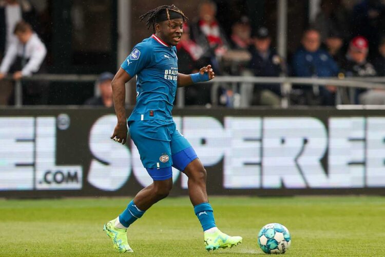 FC 25 Sağ Kanat Genç Yetenekler